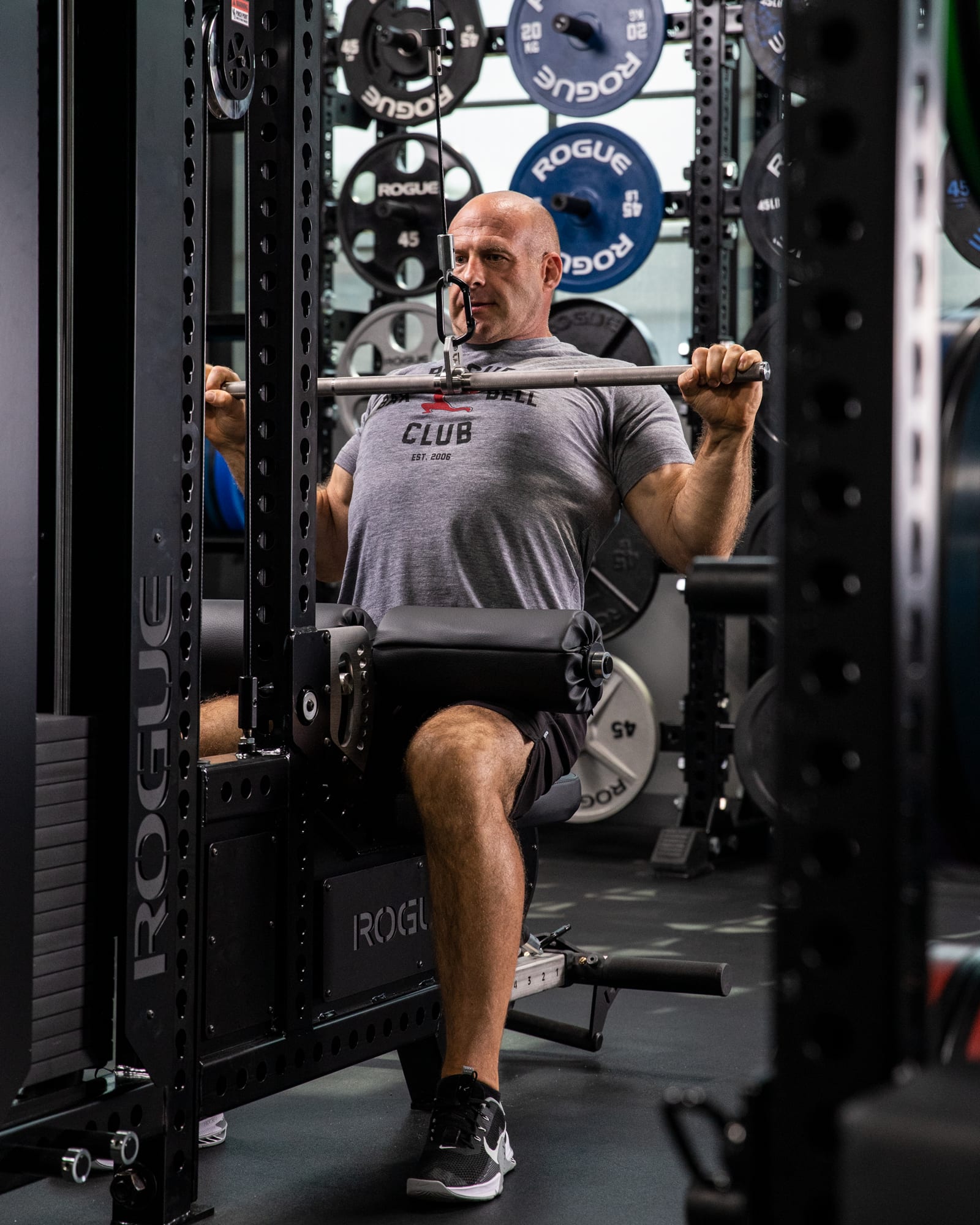 Gym lat top pulldown bar